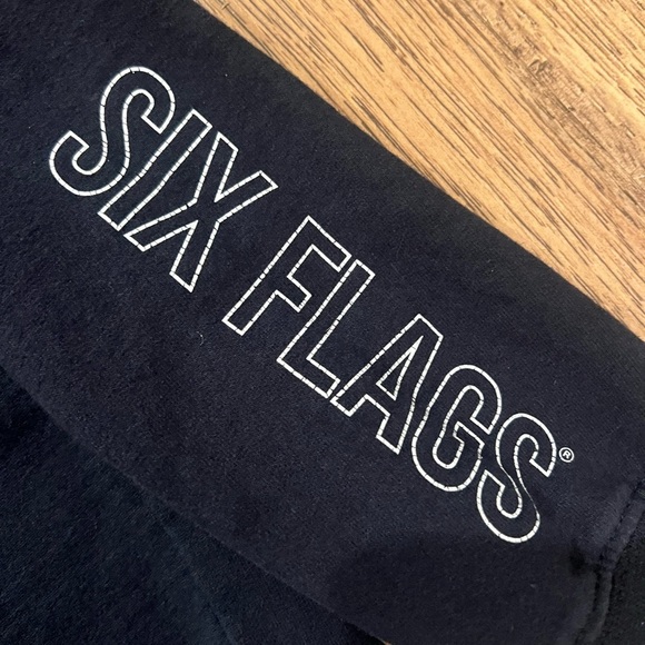 Vintage 90's Tweety Bird Sweatshirt Looney Tunes Six Flags Medium EUC - Picture 4 of 6